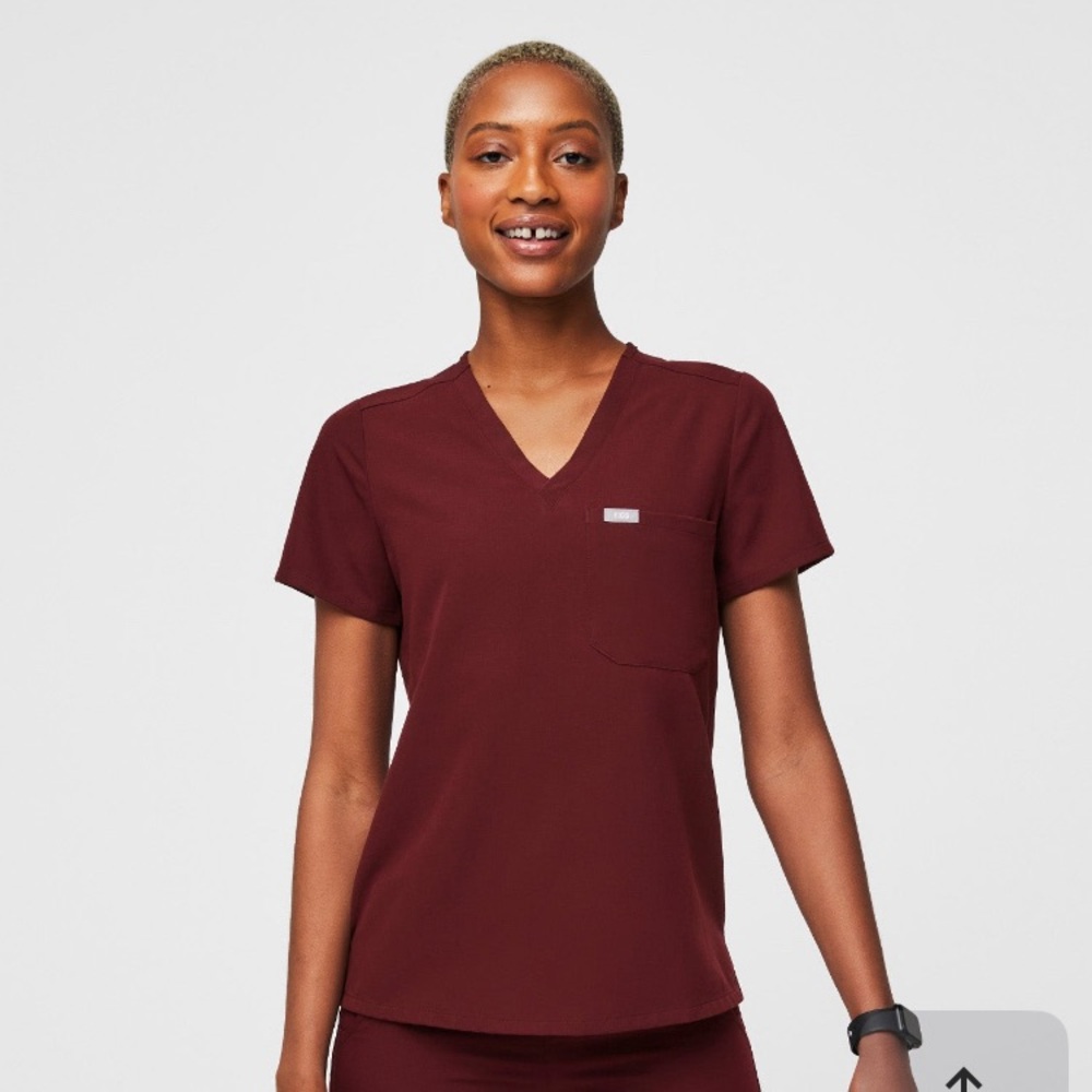 Burgundy figs Catarina scrub top size small. Worn 3 times. Too small